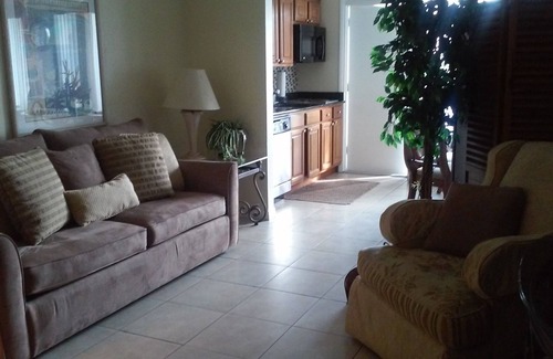 Lenox Park Condo | PERFECT 1BR, 2 BATH CONDO ON THE BEACH - STEPS AWAY FROM THE ATLANTIC OCEAN!