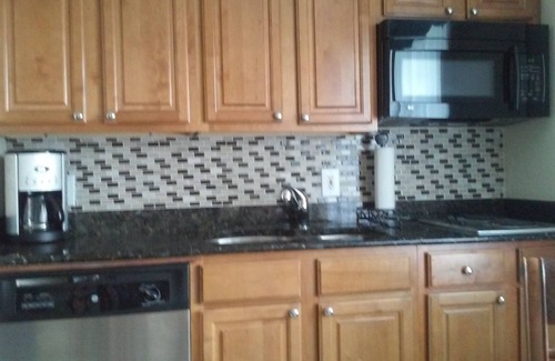 Lenox Park Condo | PERFECT 1BR, 2 BATH CONDO ON THE BEACH - STEPS AWAY FROM THE ATLANTIC OCEAN!