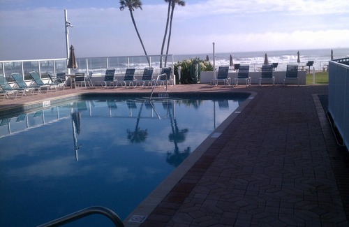 Lenox Park Condo | PERFECT 1BR, 2 BATH CONDO ON THE BEACH - STEPS AWAY FROM THE ATLANTIC OCEAN!