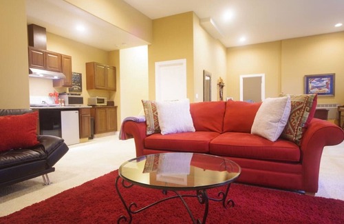 Puyallup House | Perfect 1Br Near Puyallup. Pool Table and Peaceful Yard