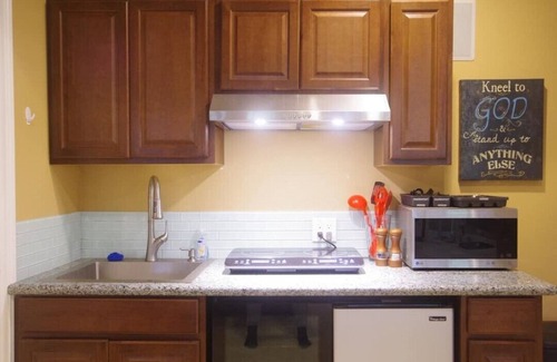 Puyallup House | Perfect 1Br Near Puyallup. Pool Table and Peaceful Yard