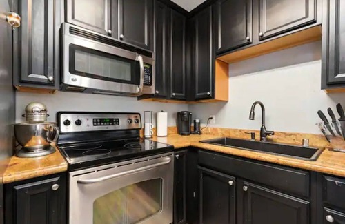 Arden-Arcade Condo | Perfect 2 bedroom 2 bath condo with a pool and gym
