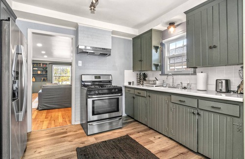 Dearborn House | Perfect 2 Bedroom Retreat | The River Home