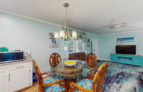 Emerald Isle House | Perfect 2BR Getaway with partial A/C, Full Kitchen and Relaxing Patio