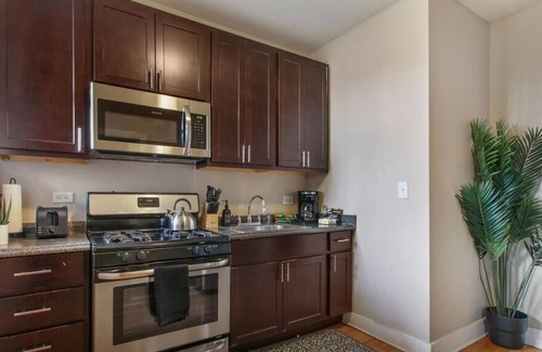 Rogers Park Apartment | Perfect 3BR Apt in Chicago w/WiFi & Laundry