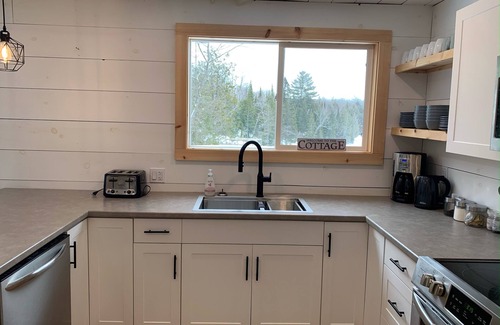 Dunchurch Cottage | Perfect 4-season cottage for year-round joy