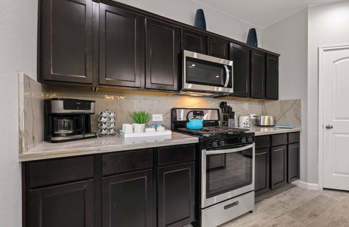 Barker House | Perfect 4 Temp Housing/Displaced Homeowners/Relocation