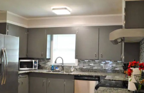 Hattiesburg House | "Perfect 4BR Spot for Game Days or Group Stays"