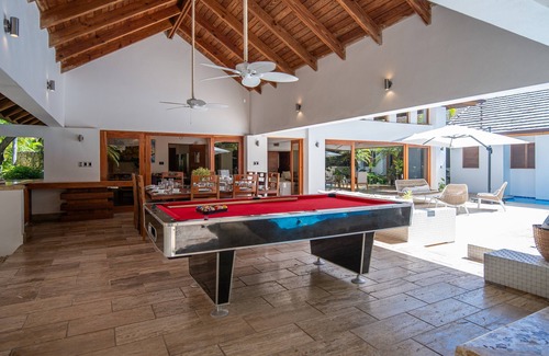 Los Lagos Villa | Perfect 5-bedrooms Oasis Next To Minitas Beach + Service & 2 Golf Carts Included
