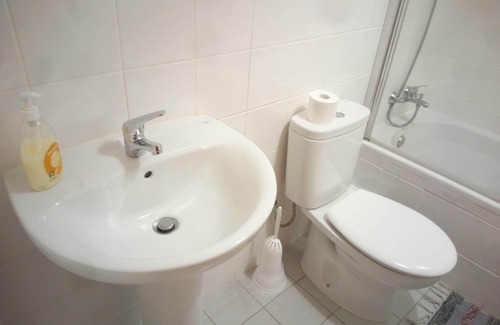 Santa Cruz Condo | Perfect 5 minutes to the: airport