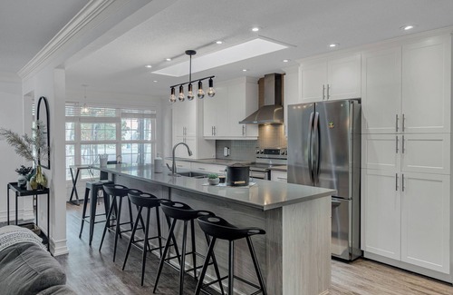 Les Collines-de-l'Outaouais Regional County Municipality House | Perfect accommodation for groups! -Jacuzzie-Piscine&BBQ-25 minutes from Ottawa-