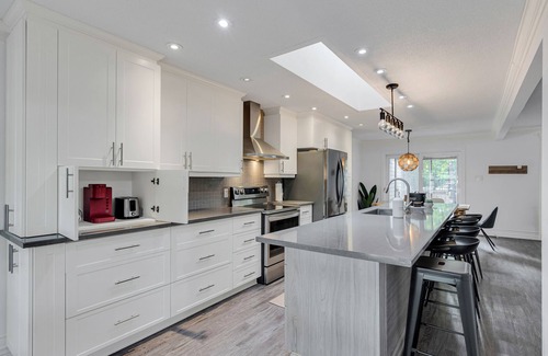 Les Collines-de-l'Outaouais Regional County Municipality House | Perfect accommodation for groups! -Jacuzzie-Piscine&BBQ-25 minutes from Ottawa-