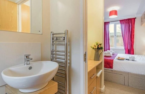 Fenny Bentley House | Perfect accommodation for a family, on a fully equipped holiday park