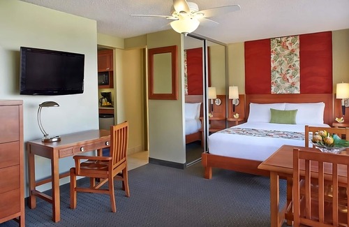 Waikiki Hotel | Perfect Adventure Near Beach! Parking, Pool, Near Waikiki Beach
