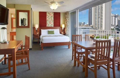 Waikiki Hotel | Perfect Adventure Near Beach! Parking, Pool, Near Waikiki Beach