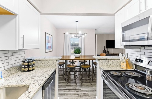 South Arlington Apartment | Perfect Arlington location, Walk to ATT Globe Life, World Cup and SixFlags