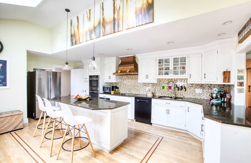 Cos Cob House | Perfect Balance of Nature and Social Life, includes swimming pool