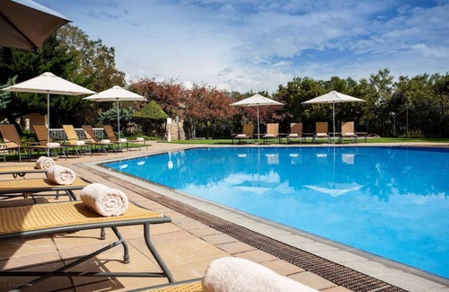 Maseru Hotel | Perfect Base for Exploring the City! City View, Outdoor Pool and FREE Parking!