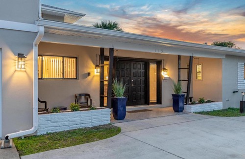 Satellite Beach House | PERFECT BEACH GETAWAY for 6-10