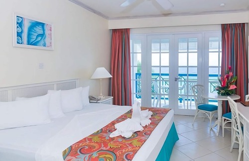 St. Lawrence Gap Hotel | Perfect Beach Getaway in Barbados! Kitchenette & Balcony, Pool, Free Parking!