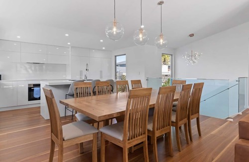 Budgewoi House | Perfect Beachhouse Lakes Surf at your Feet