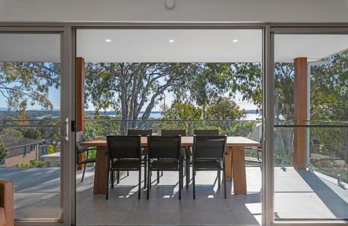 Budgewoi House | Perfect Beachhouse Lakes Surf at your Feet