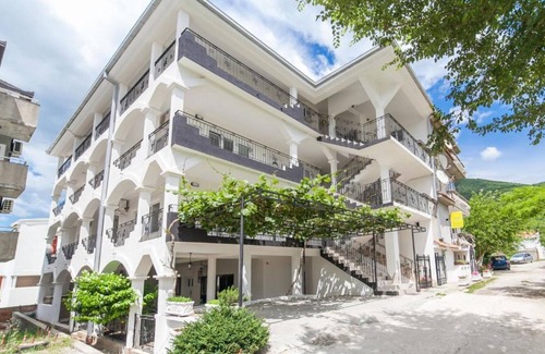 Prijevor Apartment | Perfect Budva Stay Near the Sea & Aqua Park - One Bedroom Apartment 3/1