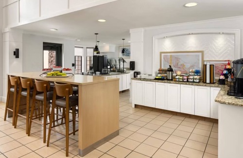West Bloomington House | Perfect Business Traveler Room with Complimentary Breakfast