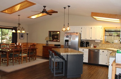 Arnold Ski Chalet | Perfect Cabin for Family Holiday Gatherings - convenient Arnold BLS location!