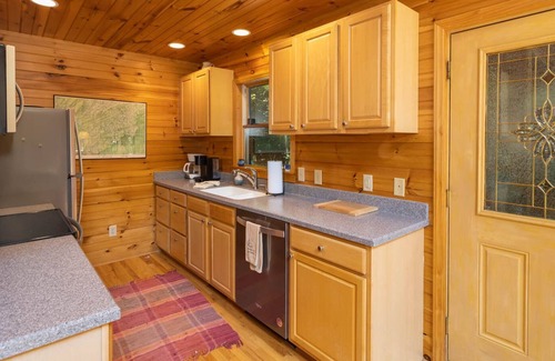 West Jefferson Cabin | Perfect Cabin for Mountain Enthusiasts