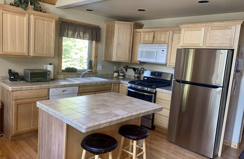 Crescent House | Perfect Cabin Retreat near Crater, Crescent, & Odell Lakes