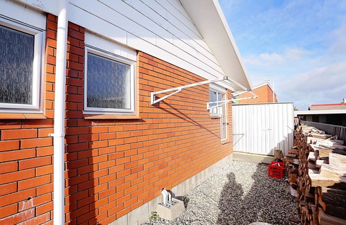 Invercargill House | Perfect city living 700m to the centre and 50m to the beautiful Queens Park .