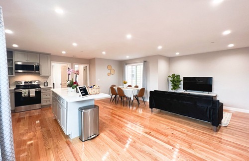 Daly City House | Perfect Clean Spacious Gateway of San Francisco 8bd/8br