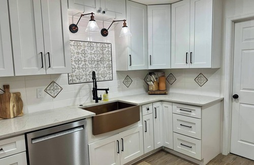 Southside House | PERFECT CORPORATE RENTAL FLEX+more beds! Modern Ranchette Historic Mandarin,PETS