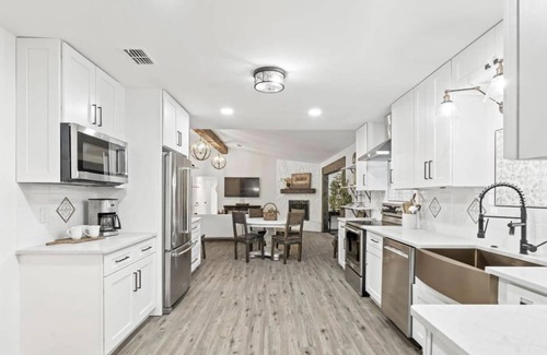 Southside House | PERFECT CORPORATE RENTAL FLEX+more beds! Modern Ranchette Historic Mandarin,PETS