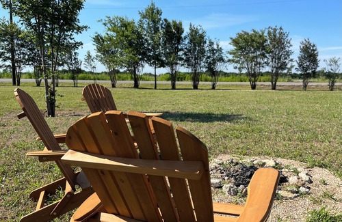 Clear Lake House | Perfect Country Getaway close to Lake & City