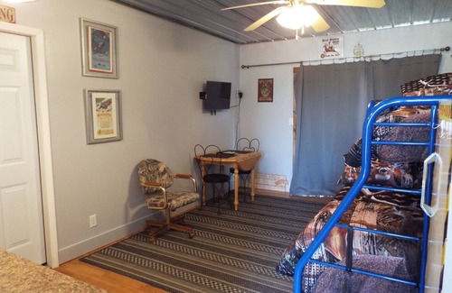 Bedford House | Perfect Country Hunting Studio. WE are here for you, hands on Owner/Manager.