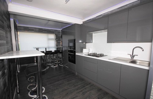 Woodingdean House | Perfect Couple Retreat To Relax With Hot Tub&sauna