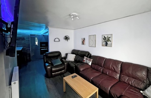 Woodingdean House | Perfect Couple Retreat To Relax With Hot Tub&sauna