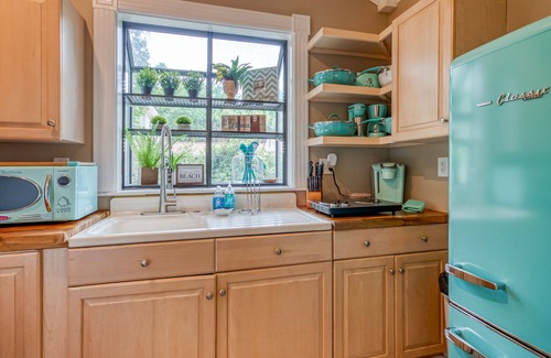 Tybee Island Cottage | Perfect Couples Getaway, Heated Pool Access