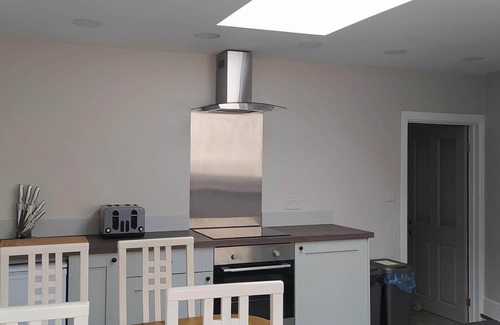 Kidwelly Cottage | Perfect couples retreat, dog-friendly, explore the welsh coast.