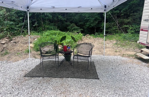Corbin House | Perfect Couples Retreat: Cozy Camper near Hiking, Beach, Fishing, and More!"
