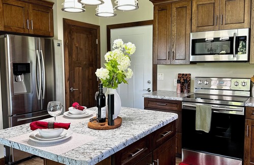 Forest Junction Apartment | Perfect cozy 1-bedroom apartment with garage in charming Kaukauna.