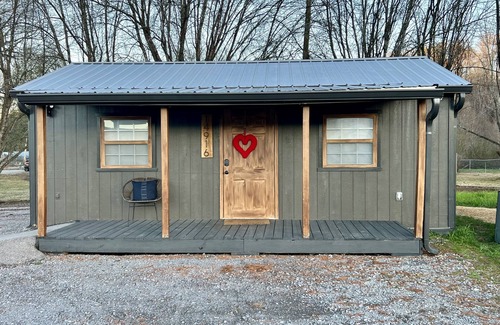 Sale Creek House | Perfect cozy bungalow for a weekend away or a week fishing🐟
