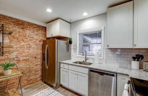 Lancaster House | Perfect Cozy Home for Downtown Lancaster Visits