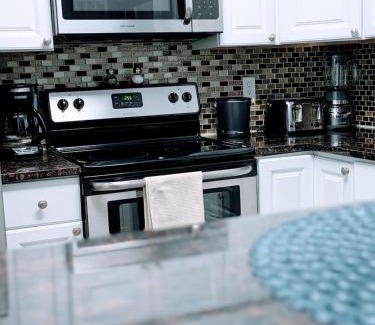 Heron Harbour Isle Apartment | Perfect, Cozy, Modern Beach Condo