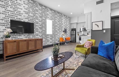 Faubourg Lafayette Hotel | Perfect Downtown Location! Steps from Superdome and French Quarter W/Rooftop Pool, Gym & Gameroom