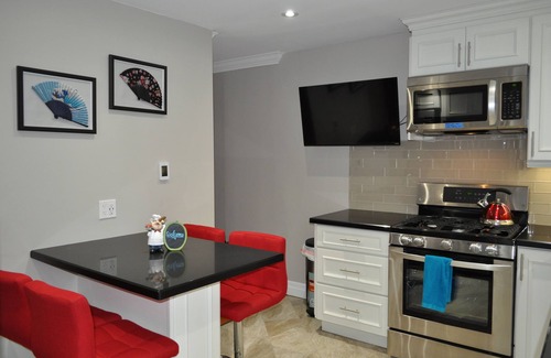 Alexandra Park Apartment | Perfect Downtown Toronto, Heart Of Queen West - 20 Minute Walk To CN Tower