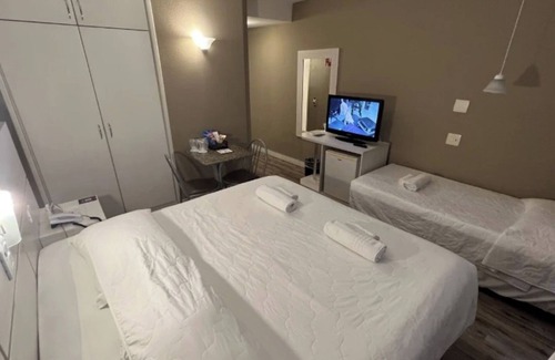 Matriz Hotel | Perfect Executive Triple Room for a Couple and Friend in Central Curitiba Stay
