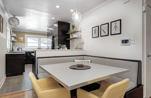 Broad Ripple House | Perfect Fall Getaway: Hot Tub, Bikes, & Dog Friendly in Heart of Broad Ripple!